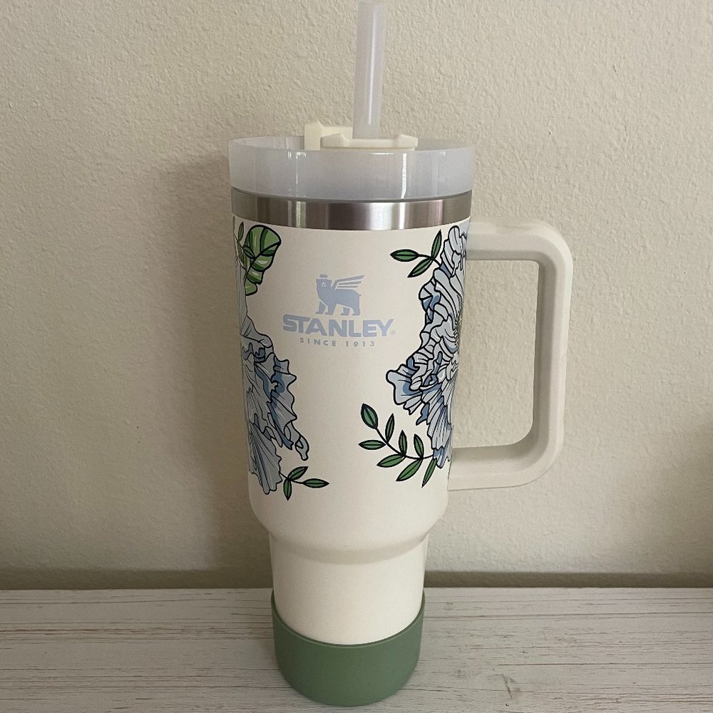 Stanley Adventure Quencher 40 oz Tumbler CREAM FLORAL